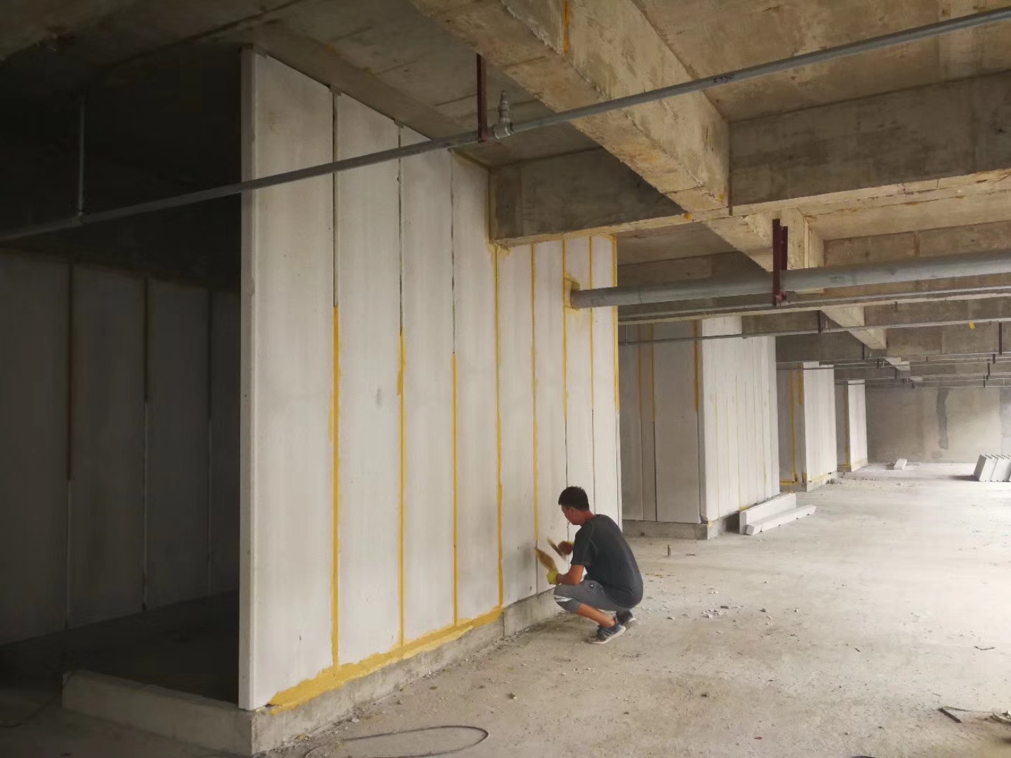 麻城无机发泡轻骨料混凝土隔墙板施工技术性能研究